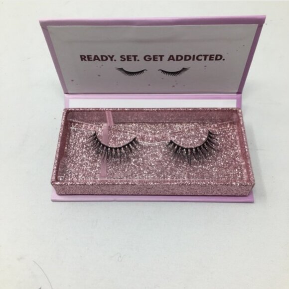 Lashaholic Luxury Lashes - Picture 1 of 3